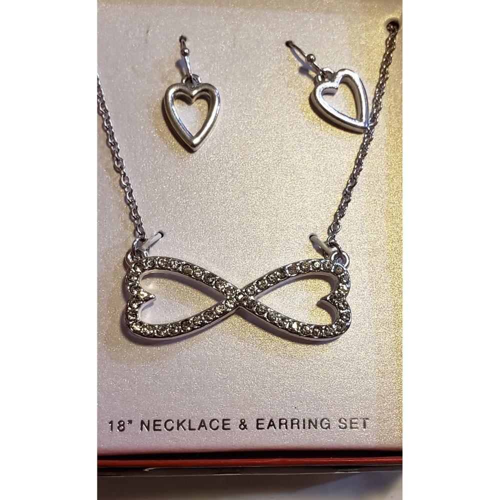 4 Boxed Necklace/Earring Sets - Picture 5 of 5